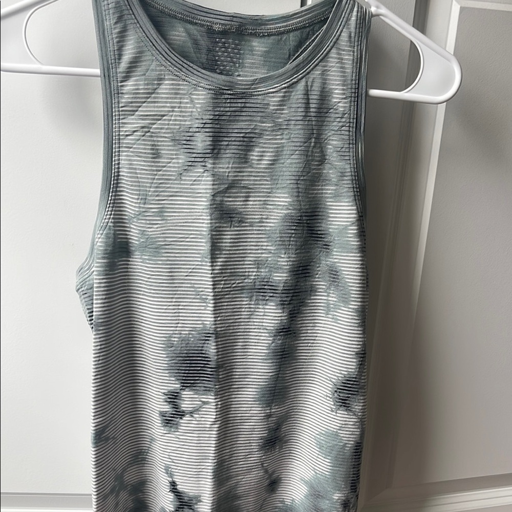 Lululemon High Neck Swiftly Tank *size 6